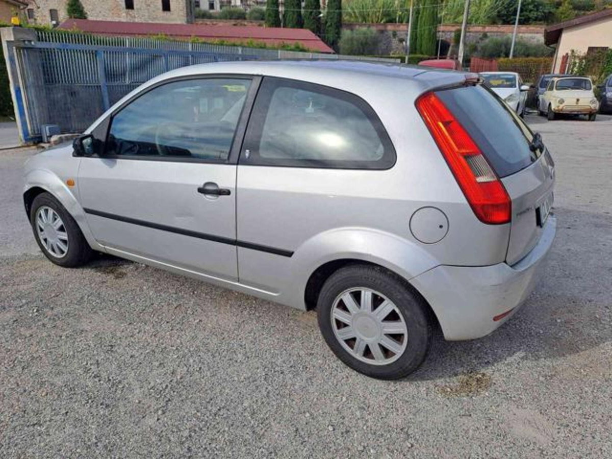 Ford Fiesta 1.2 16V 3p. Ghia (11)