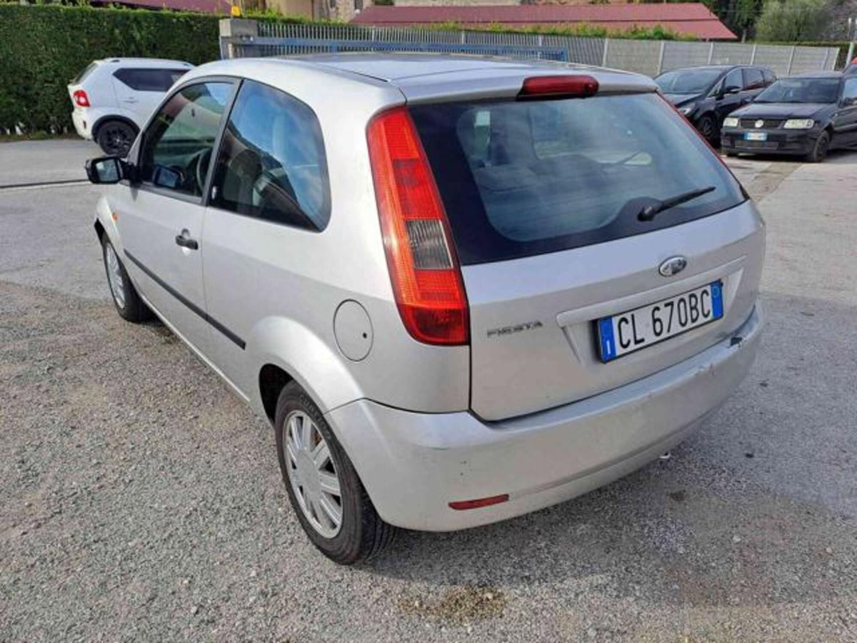 Ford Fiesta 1.2 16V 3p. Ghia (12)