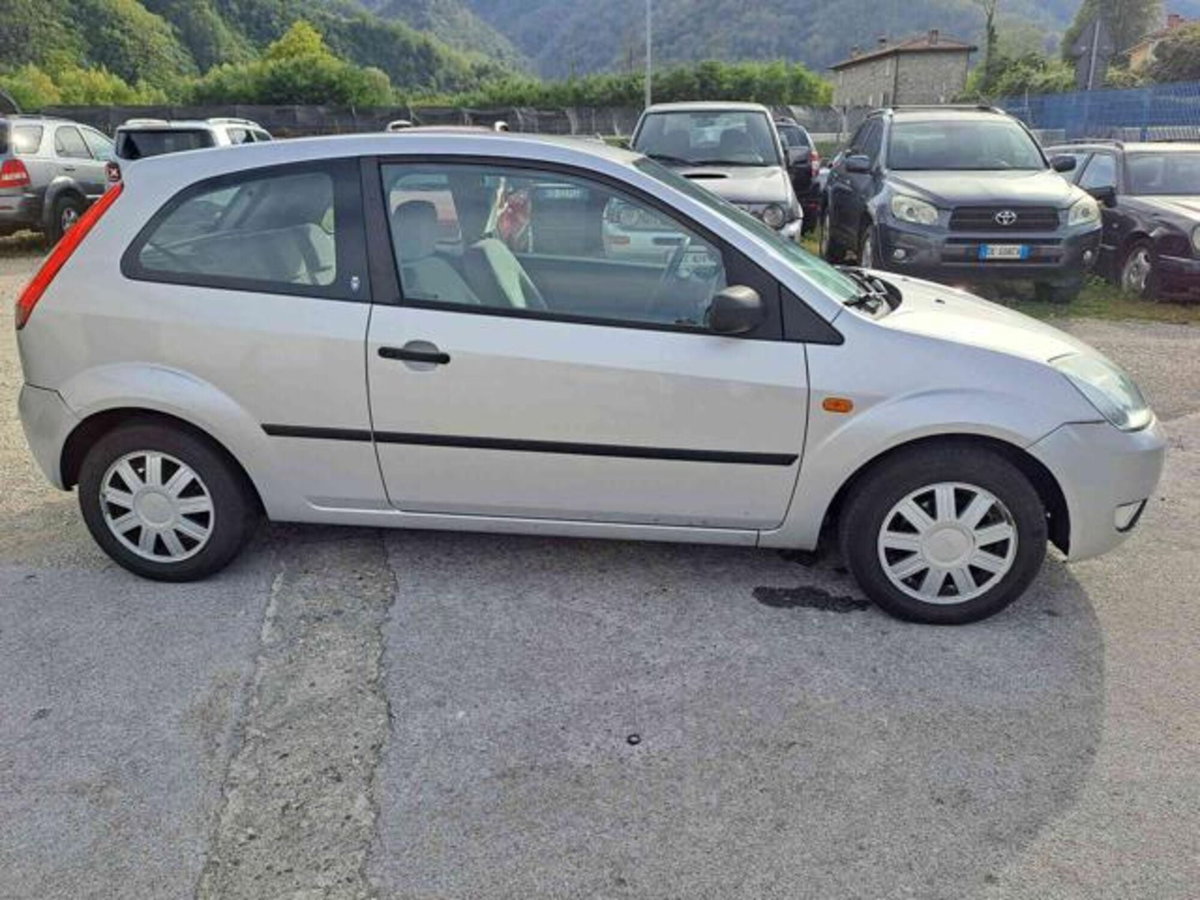 Ford Fiesta 1.2 16V 3p. Ghia (18)
