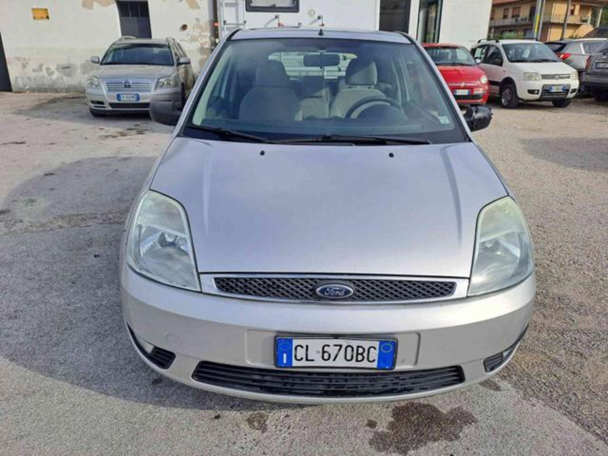 Ford Fiesta 1.2 16V 3p. Ghia (19)