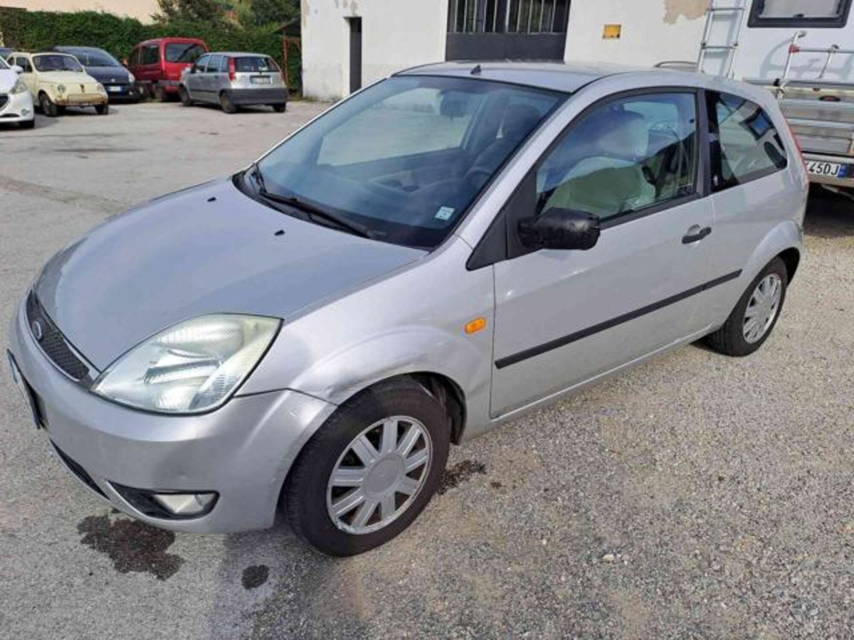 Ford Fiesta 1.2 16V 3p. Ghia (2)