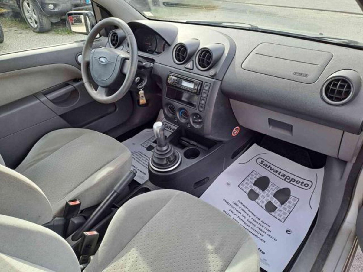Ford Fiesta 1.2 16V 3p. Ghia (20)