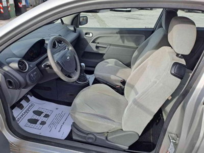 Ford Fiesta 1.2 16V 3p. Ghia (3)