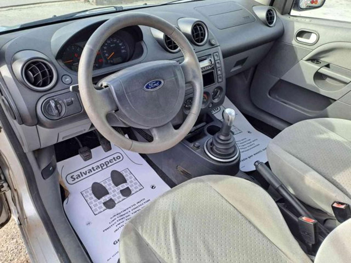 Ford Fiesta 1.2 16V 3p. Ghia (6)