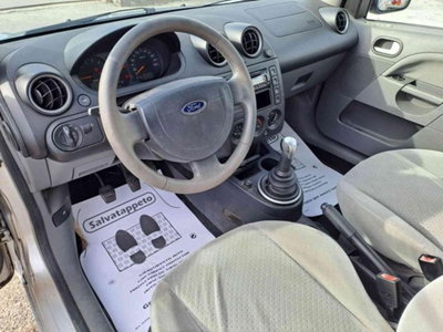 Ford Fiesta 1.2 16V 3p. Ghia (6)