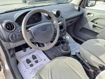 Ford Fiesta 1.2 16V 3p. Ghia (7)