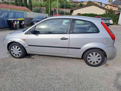 Ford Fiesta 1.2 16V 3p. Ghia (9)