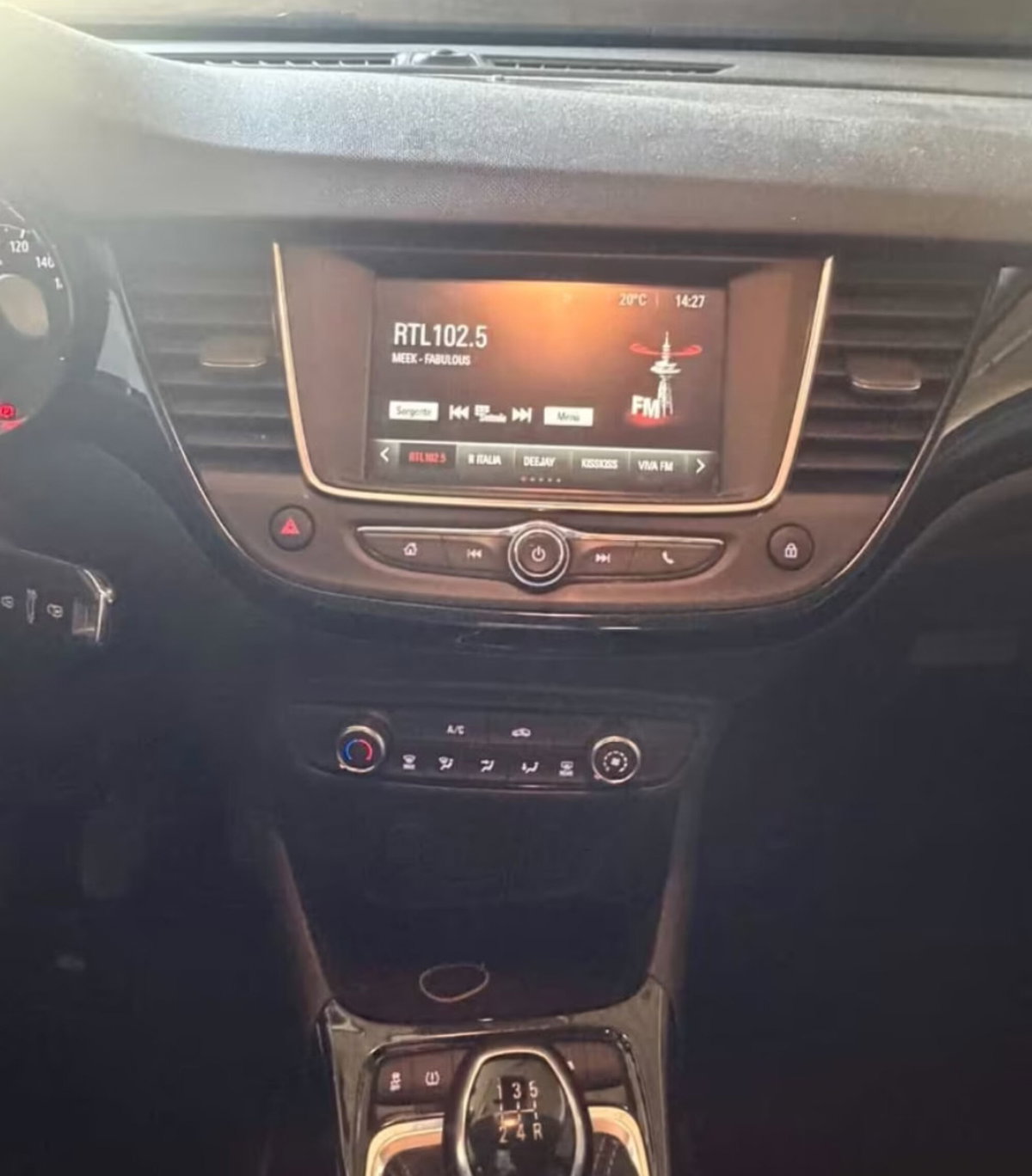 Opel Crossland X 1.2 12V Start&Stop 120 Anniversary (12)