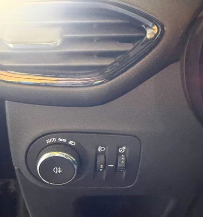 Opel Crossland X 1.2 12V Start&Stop 120 Anniversary (9)