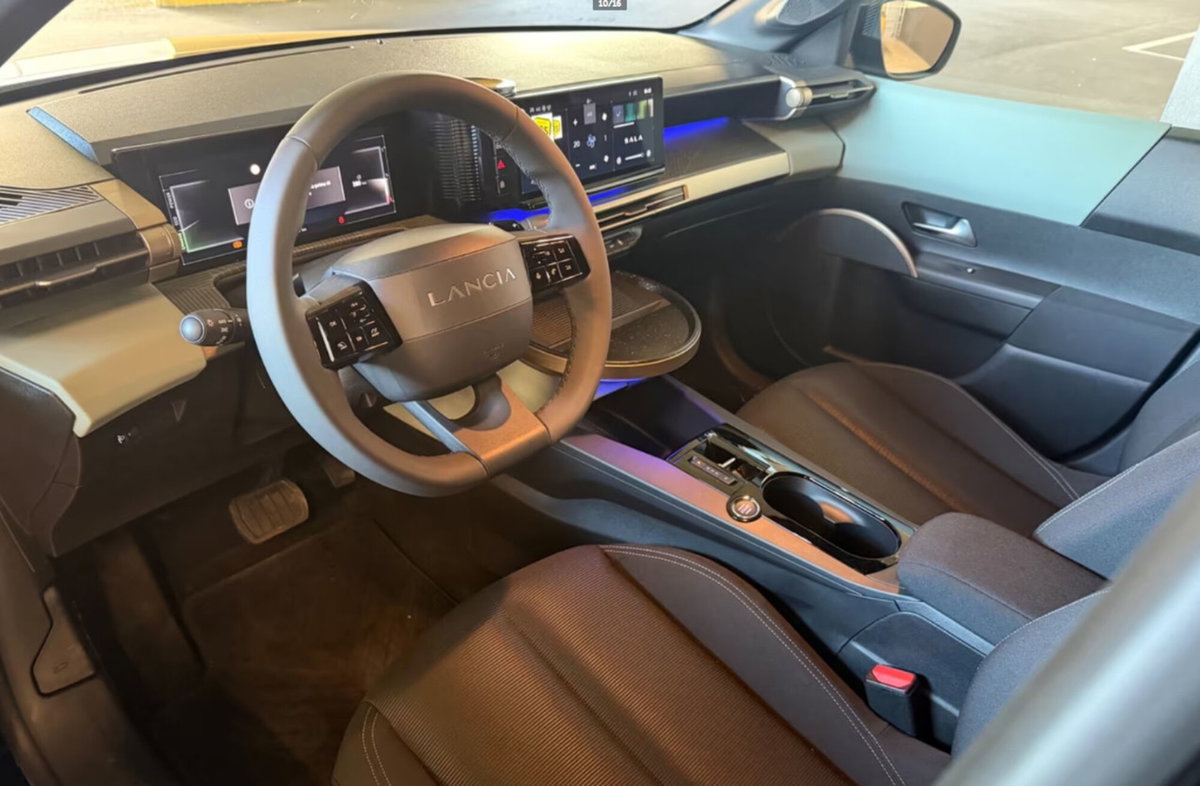 Lancia Ypsilon 1.2 mhev Edizione Limitata Cassina e-dct (10)