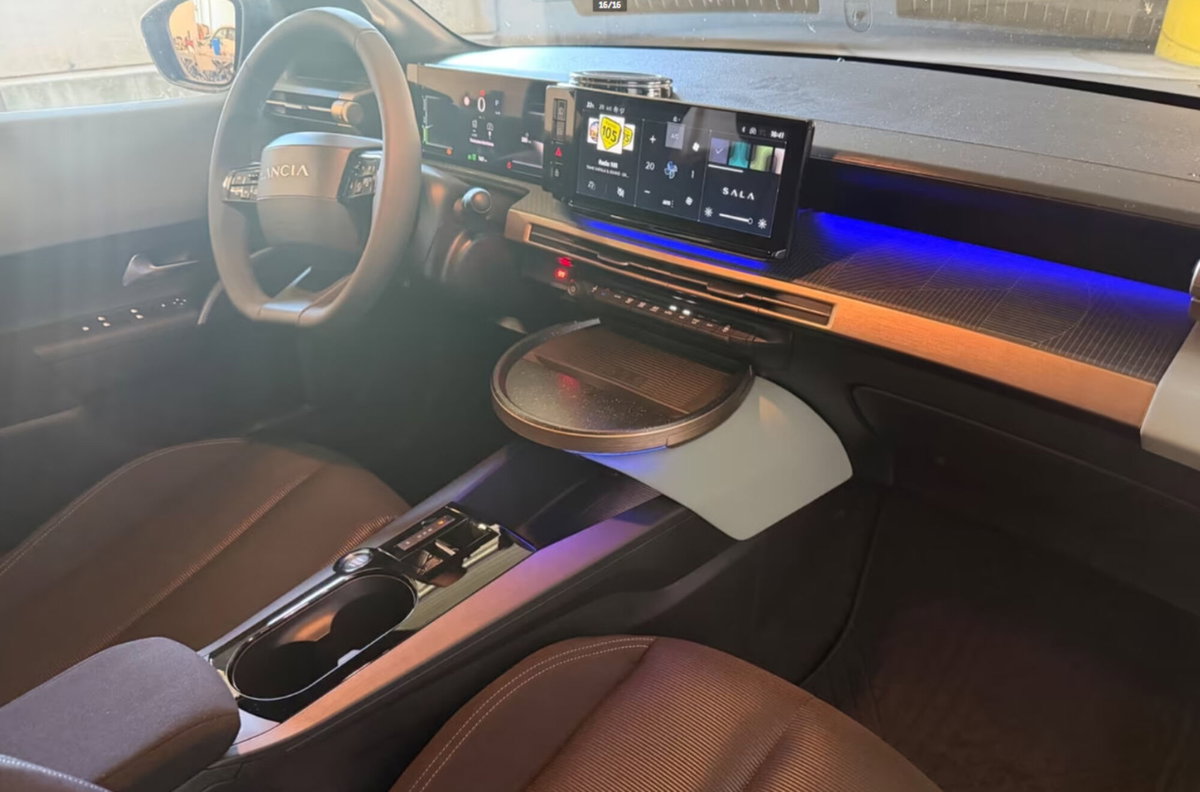 Lancia Ypsilon 1.2 mhev Edizione Limitata Cassina e-dct (15)