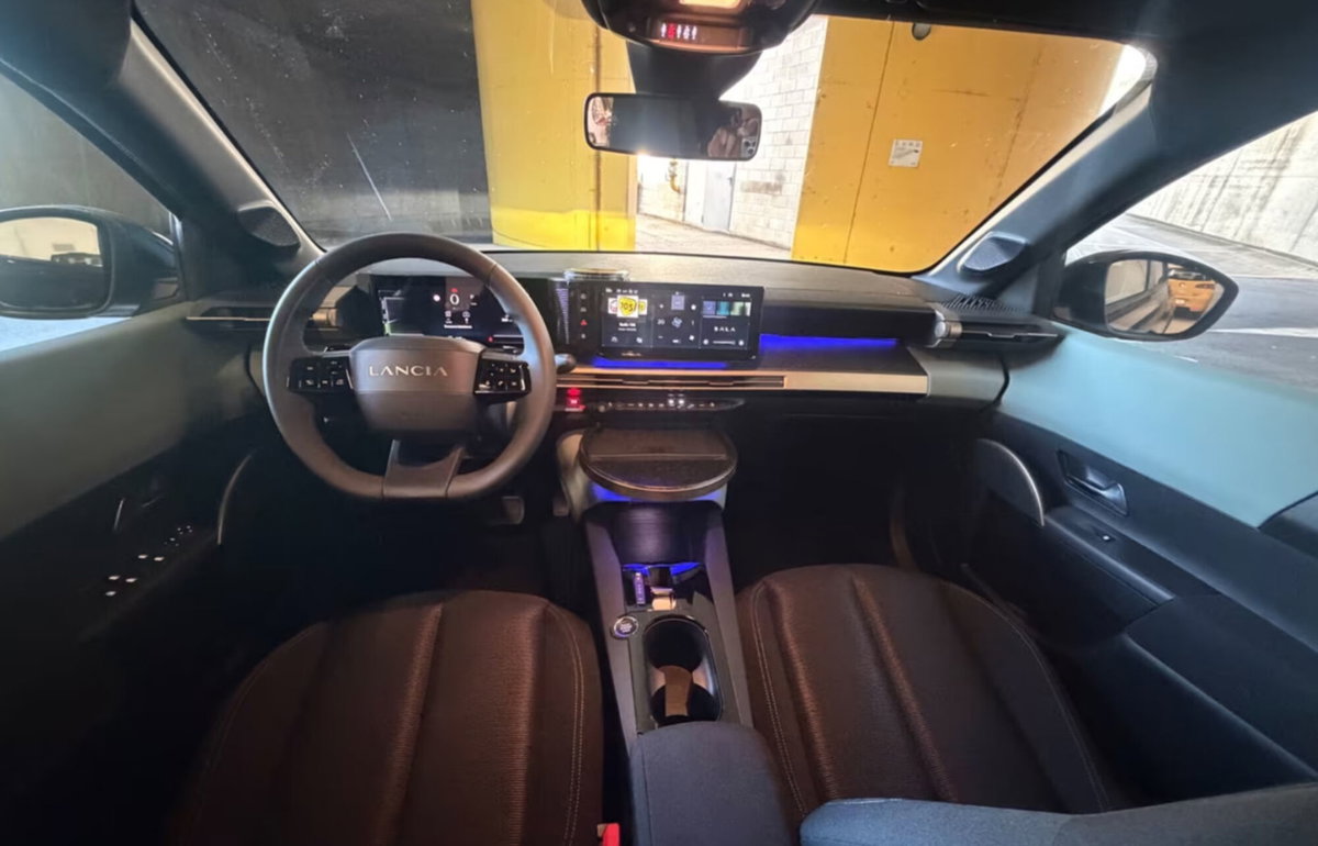 Lancia Ypsilon 1.2 mhev Edizione Limitata Cassina e-dct (9)