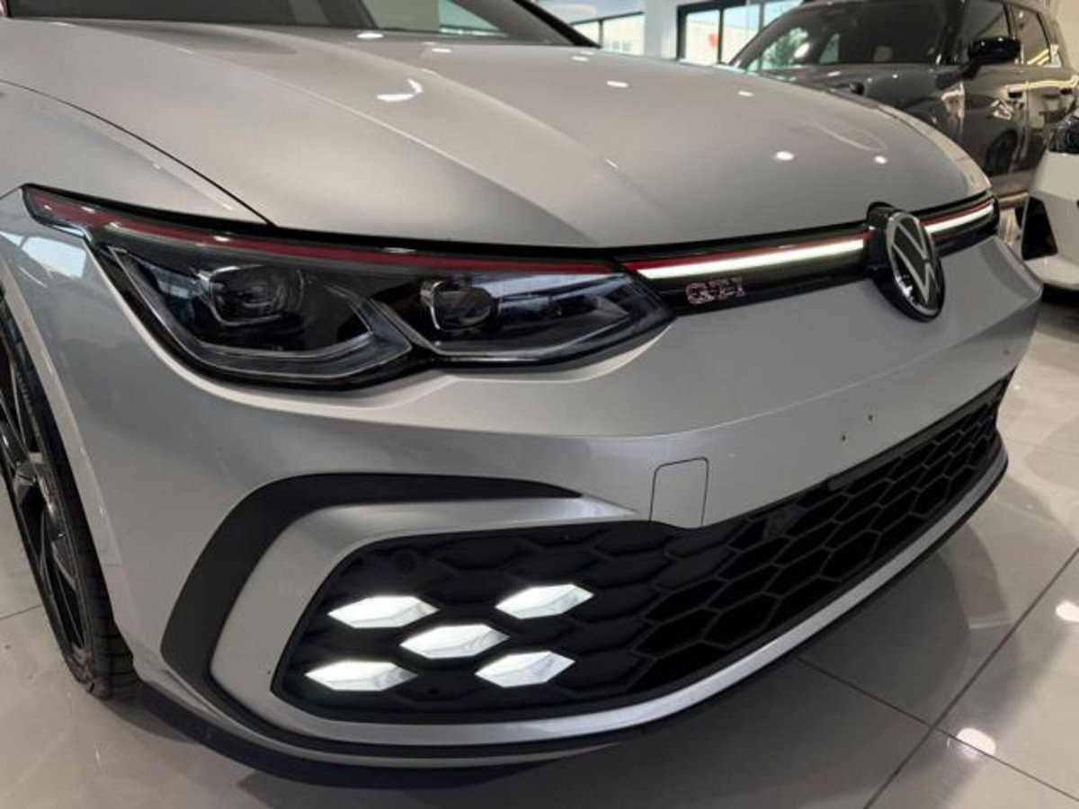Volkswagen Golf 2.0 tsi GTI MT Ultimate 245cv (3)