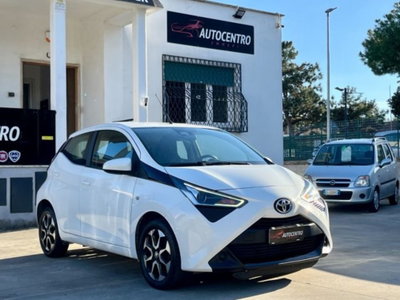 Toyota Aygo Connect 1.0 VVT-i 72 CV 5 porte x-play MMT usata