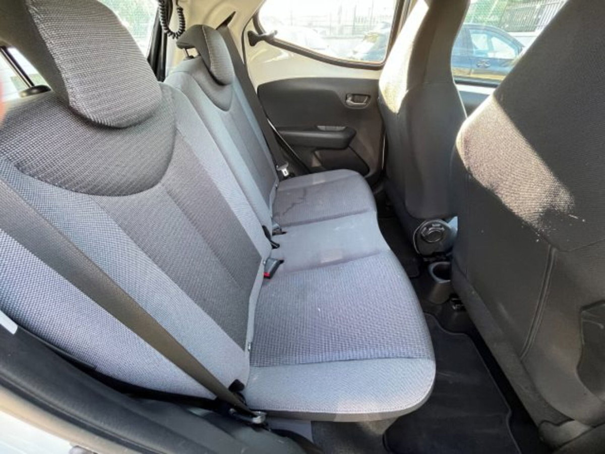 Toyota Aygo Connect 1.0 VVT-i 72 CV 5 porte x-play MMT (8)