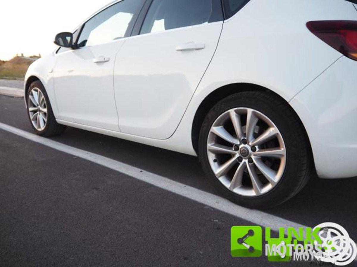 Opel Astra 1.7 CDTI 125CV 5 porte Cosmo (9)