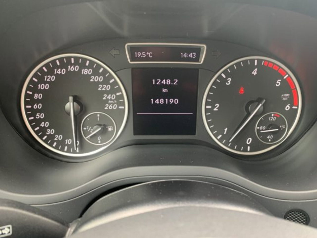Mercedes-Benz Classe B 180 CDI BlueEFFICIENCY Premium (11)