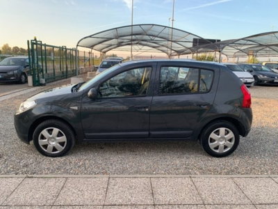 Dacia Sandero 1.2 16V Lauréate (2)