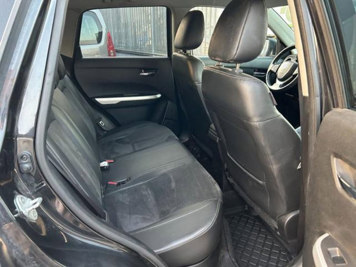 Suzuki Vitara 1.6 DDiS V-Top (9)