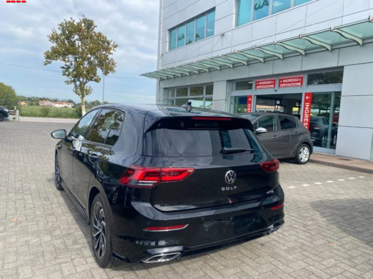 Volkswagen Golf Variant 1.5 eTSI 150 CV EVO ACT DSG R-Line (2)