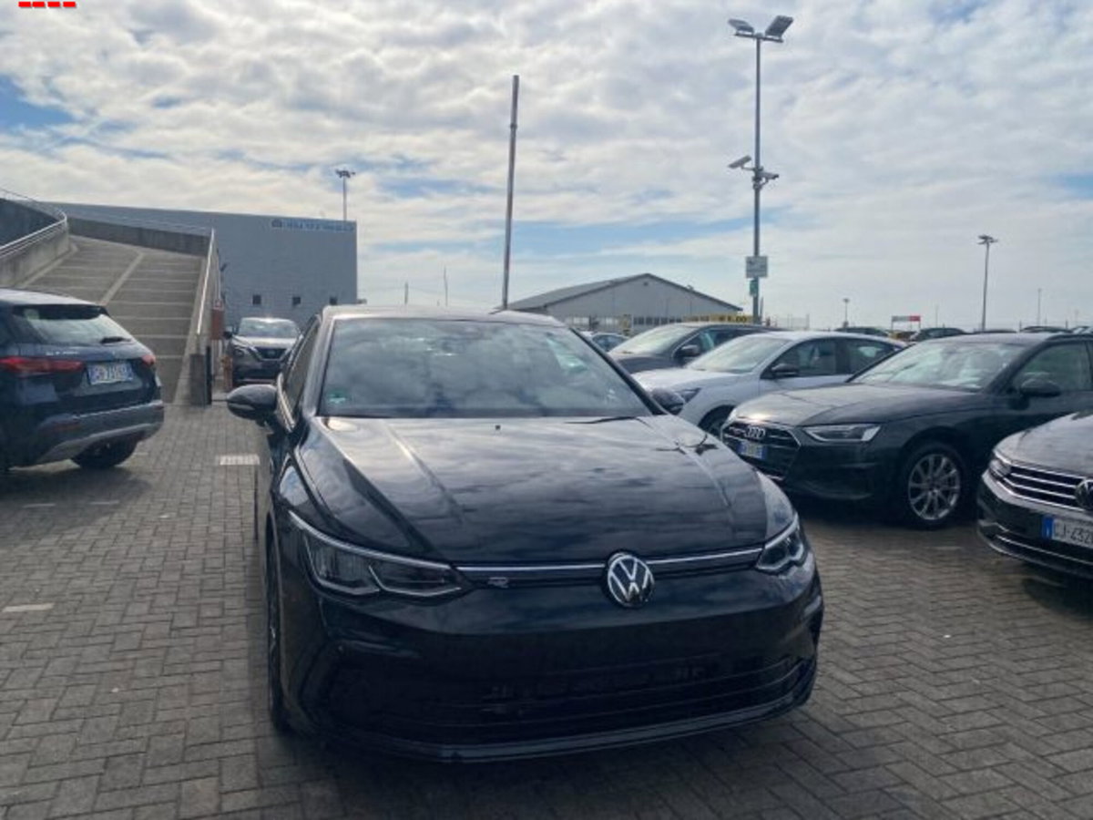 Volkswagen Golf Variant 1.5 eTSI 150 CV EVO ACT DSG R-Line (5)