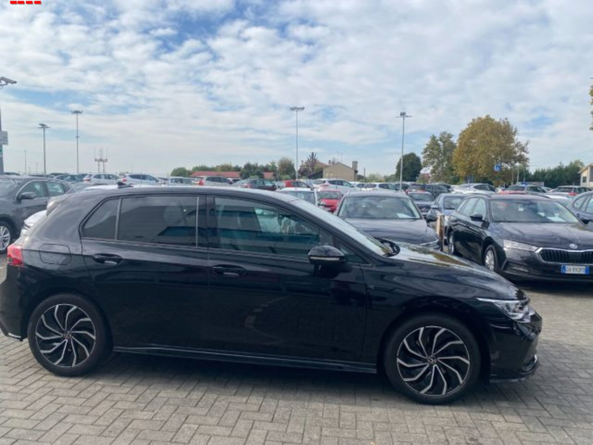 Volkswagen Golf Variant 1.5 eTSI 150 CV EVO ACT DSG R-Line (6)