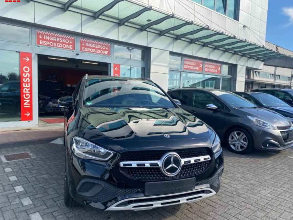 Mercedes-Benz GLA SUV 180 Automatic Executive (2)