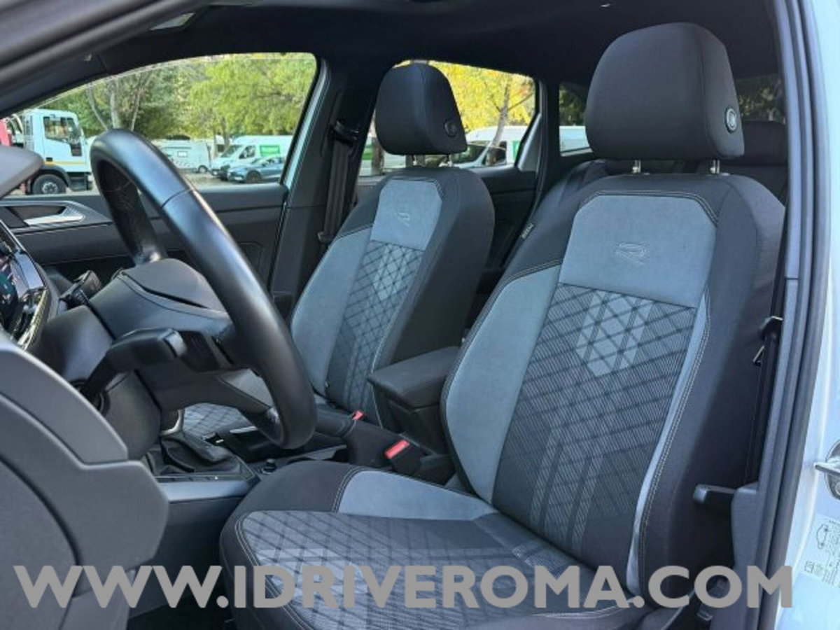 Volkswagen Taigo 1.0 tsi R-Line 115cv dsg (9)
