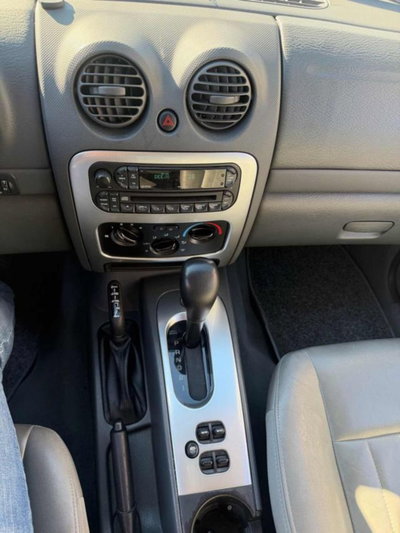 Jeep Cherokee 2.8 CRD Sport (9)