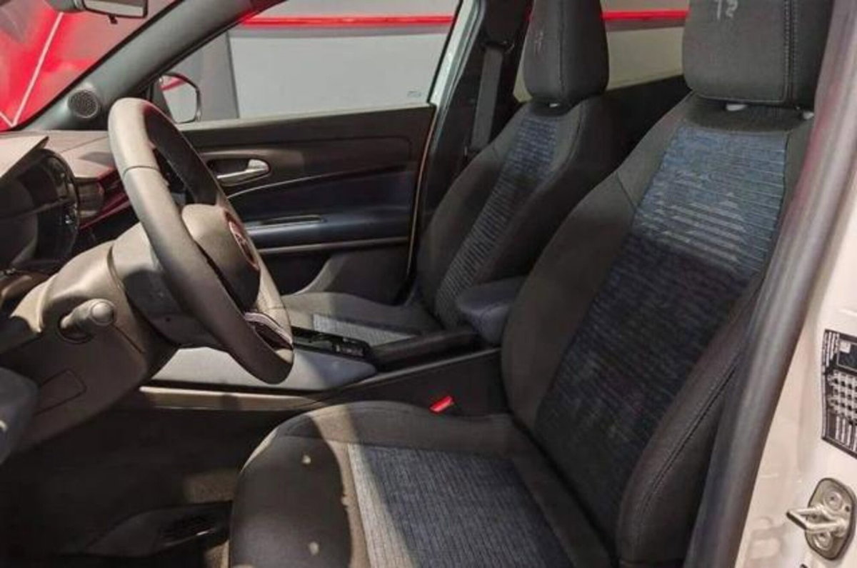 Alfa Romeo Junior 1.2 ibrida Sprint 145cv edct6 (4)