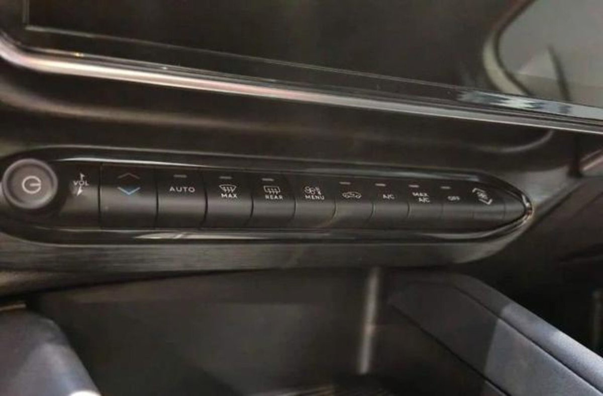 Alfa Romeo Junior 1.2 ibrida Sprint 145cv edct6 (7)