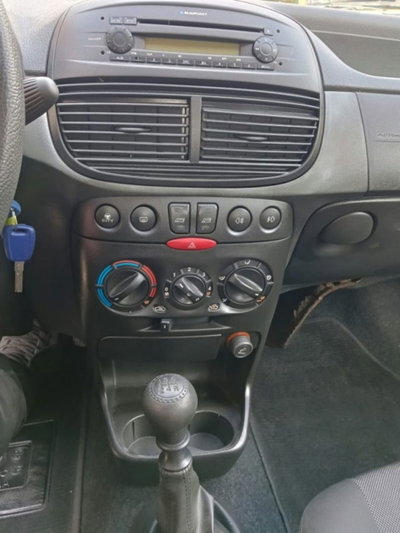 Fiat Punto Classic 1.2 5 porte Natural Power (18)