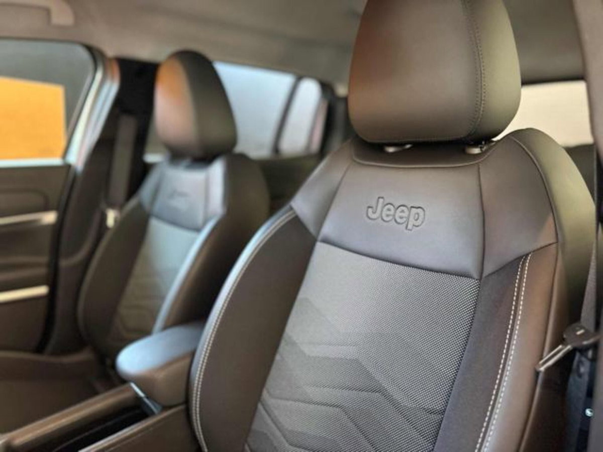 Jeep Avenger 1.2 turbo Summit fwd 100cv (16)