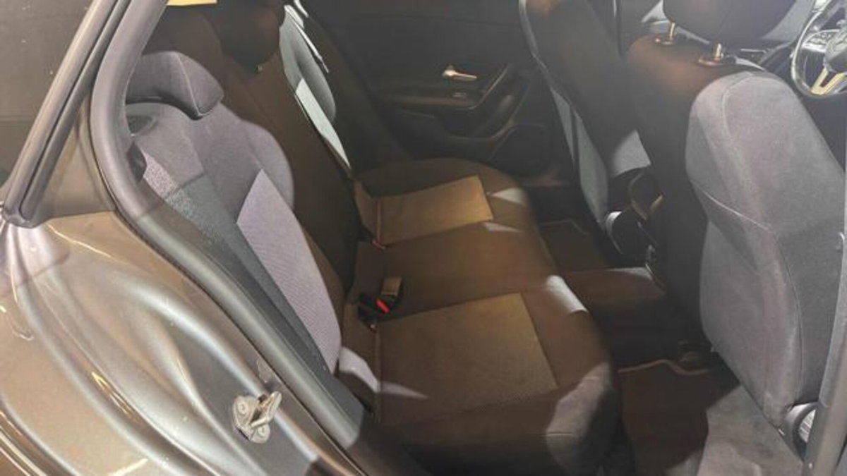 Mercedes-Benz CLA Shooting Brake 180 d Automatic Shooting Brake Business (13)