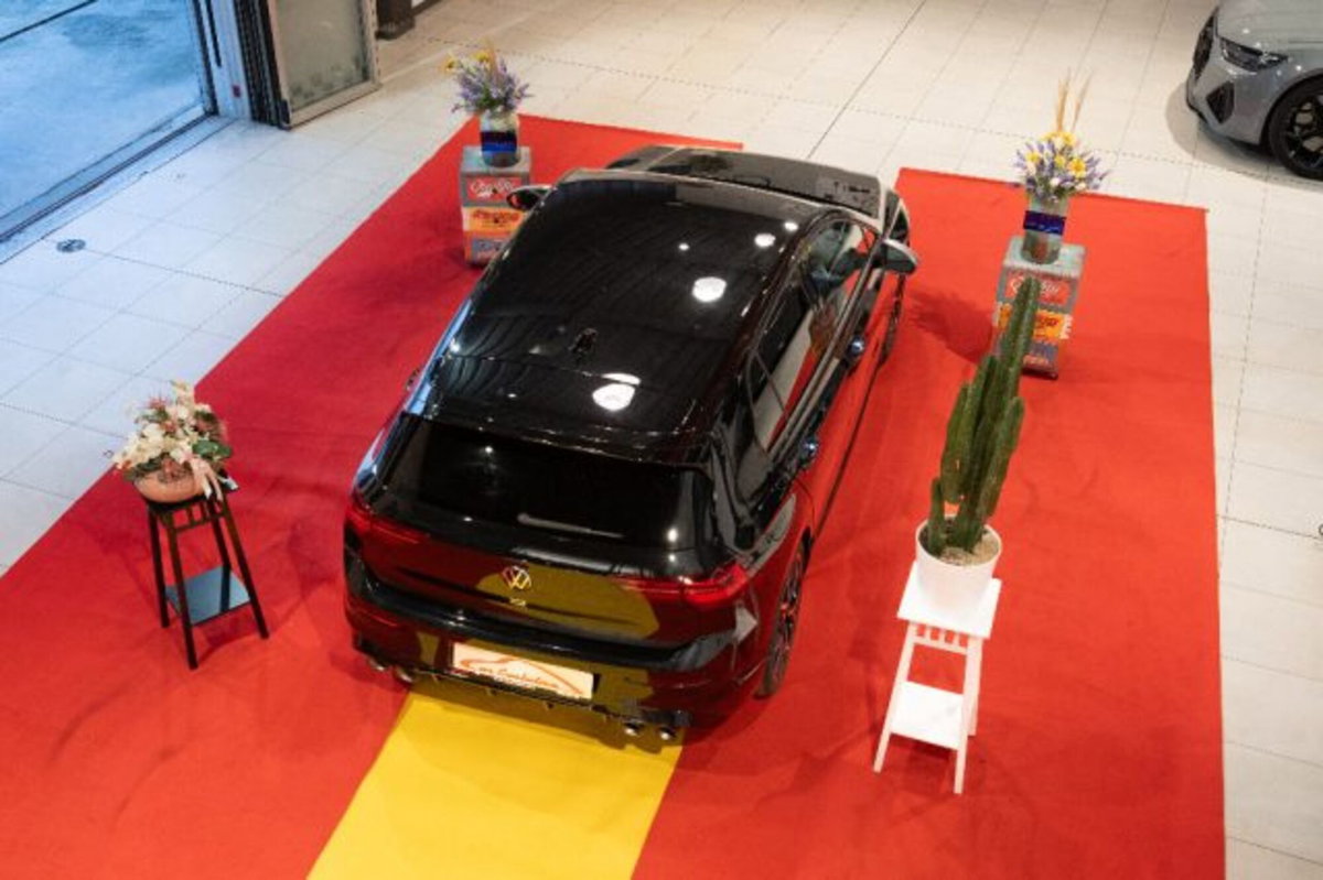 Volkswagen Golf 2.0 TSI R DSG 4Motion 20 years (7)