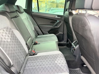 Volkswagen Tiguan 2.0 TDI 150 CV SCR DSG 4MOTION R-Line (9)