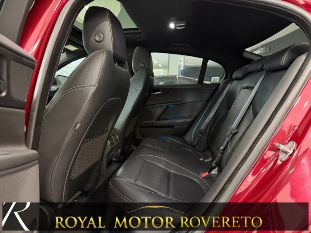 Jaguar XE 2.0 D Turbo 180 CV AWD aut. R-Sport (10)