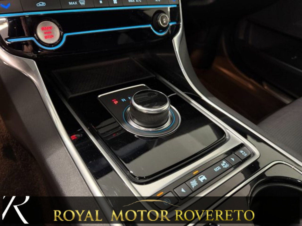 Jaguar XE 2.0 D Turbo 180 CV AWD aut. R-Sport (11)