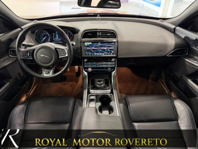 Jaguar XE 2.0 D Turbo 180 CV AWD aut. R-Sport (15)