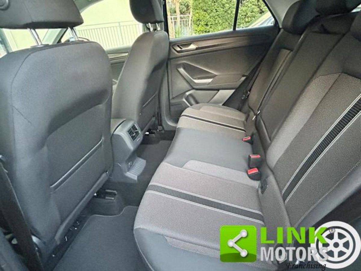 Volkswagen T-Roc 1.0 tsi Style 115cv (8)