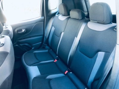 Jeep Renegade 1.3 T4 190CV PHEV 4xe AT6 Limited (10)