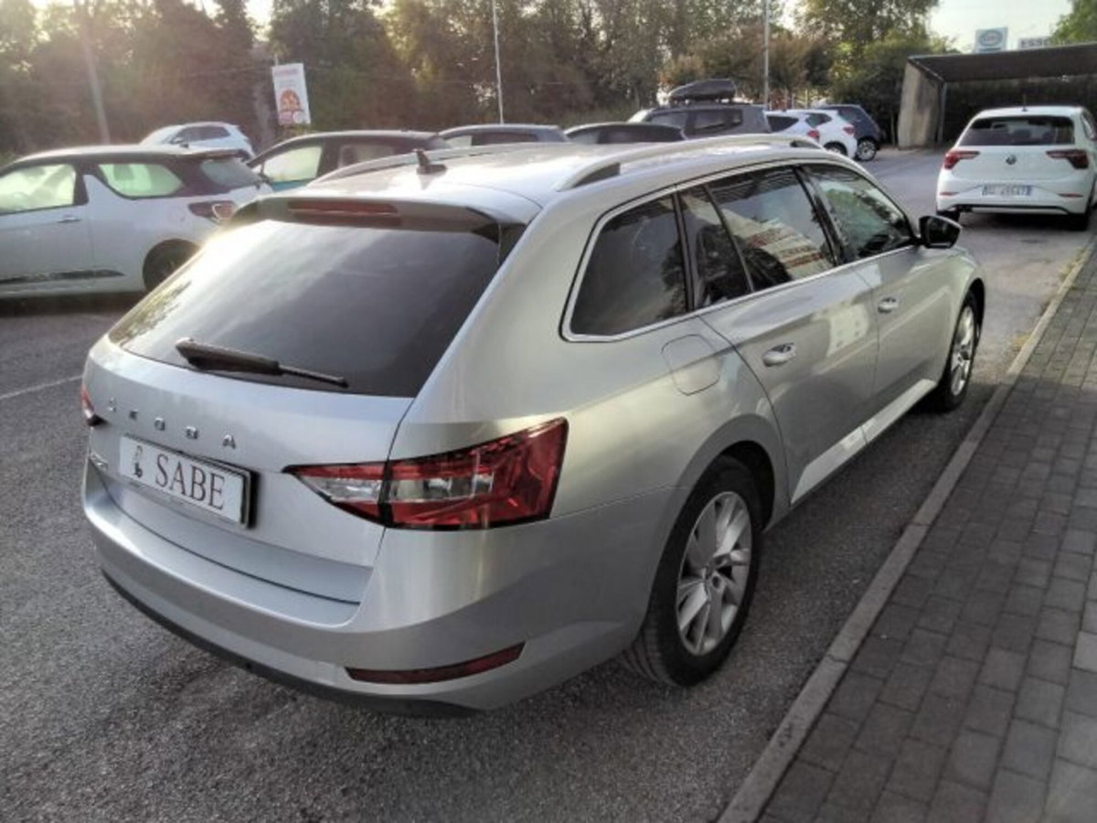 Skoda Superb Station Wagon 2.0 TDI EVO 150 CV SCR DSG Wagon Executive (8)
