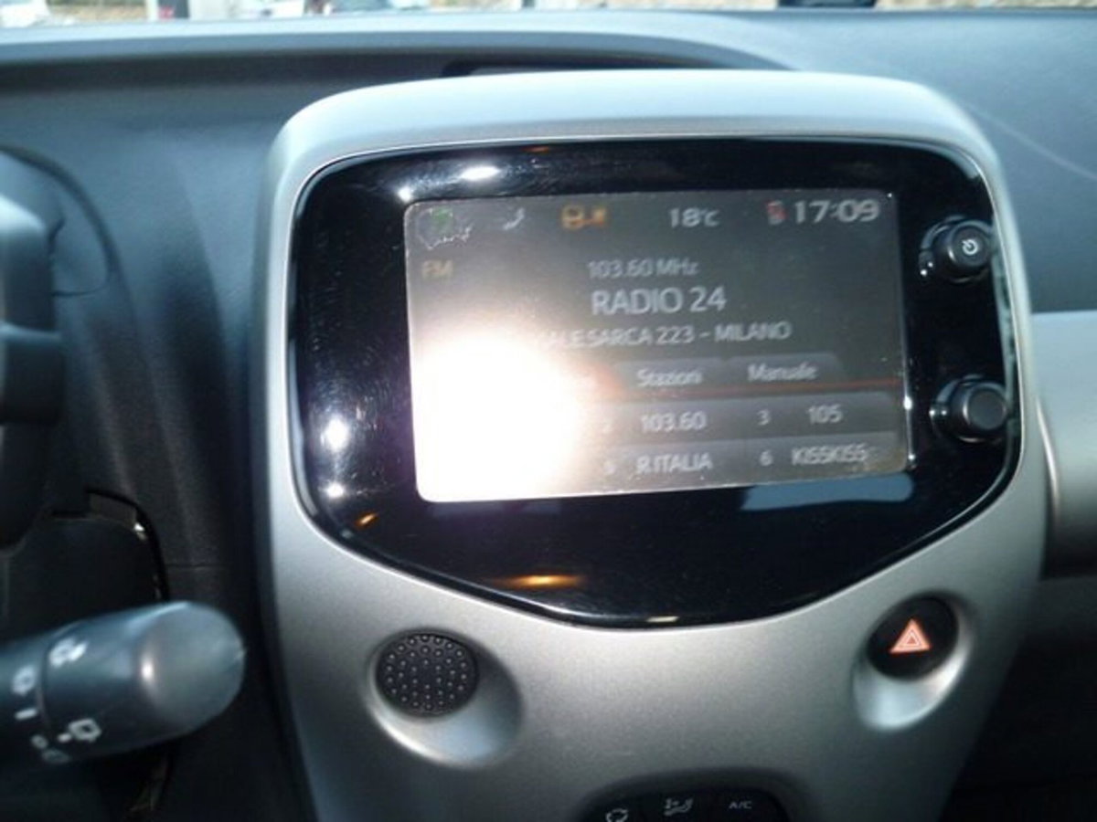 Toyota Aygo 1.0 VVT-i 69 CV 5 porte x-play TSS (12)