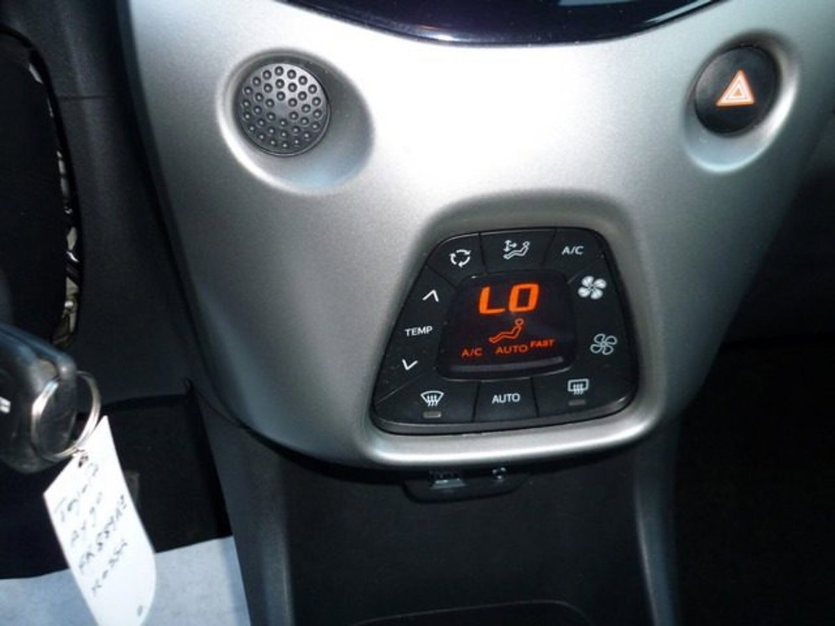 Toyota Aygo 1.0 VVT-i 69 CV 5 porte x-play TSS (13)