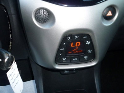 Toyota Aygo 1.0 VVT-i 69 CV 5 porte x-play TSS (13)