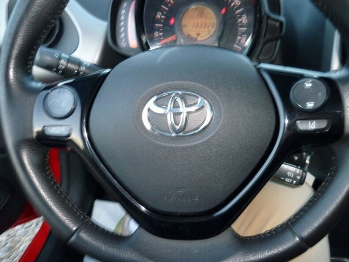 Toyota Aygo 1.0 VVT-i 69 CV 5 porte x-play TSS (17)