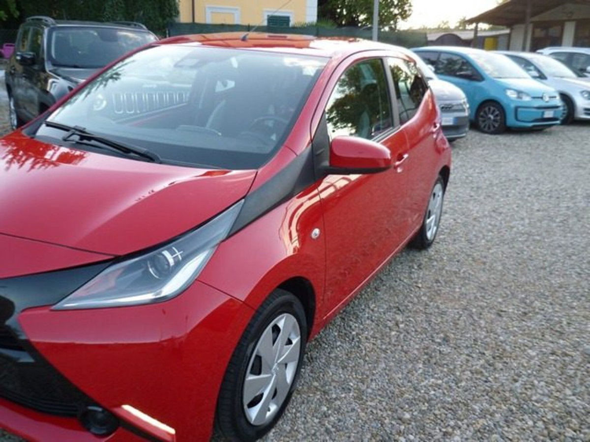Toyota Aygo 1.0 VVT-i 69 CV 5 porte x-play TSS (3)