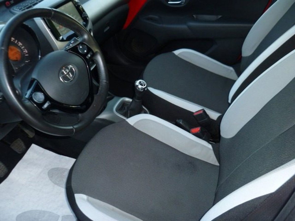 Toyota Aygo 1.0 VVT-i 69 CV 5 porte x-play TSS (7)