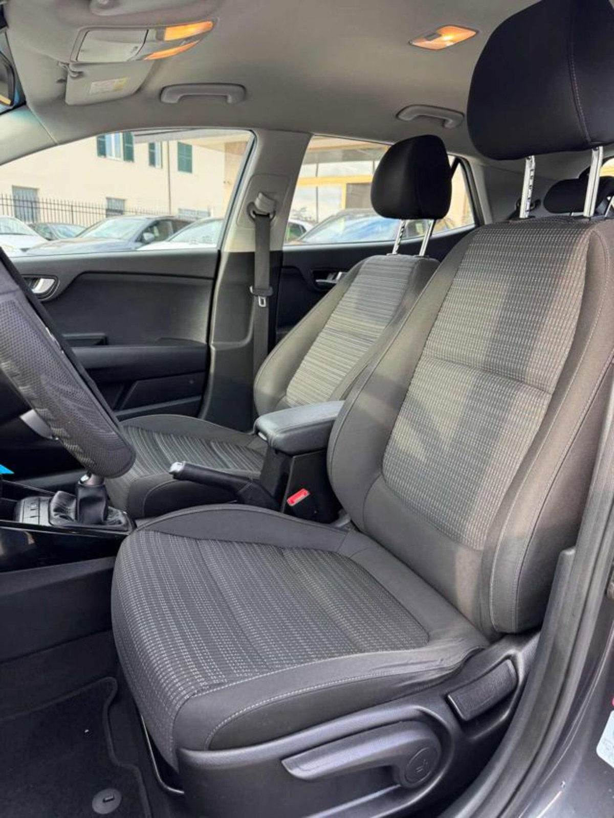 Kia Stonic 1.6 CRDi 110 CV Style (8)