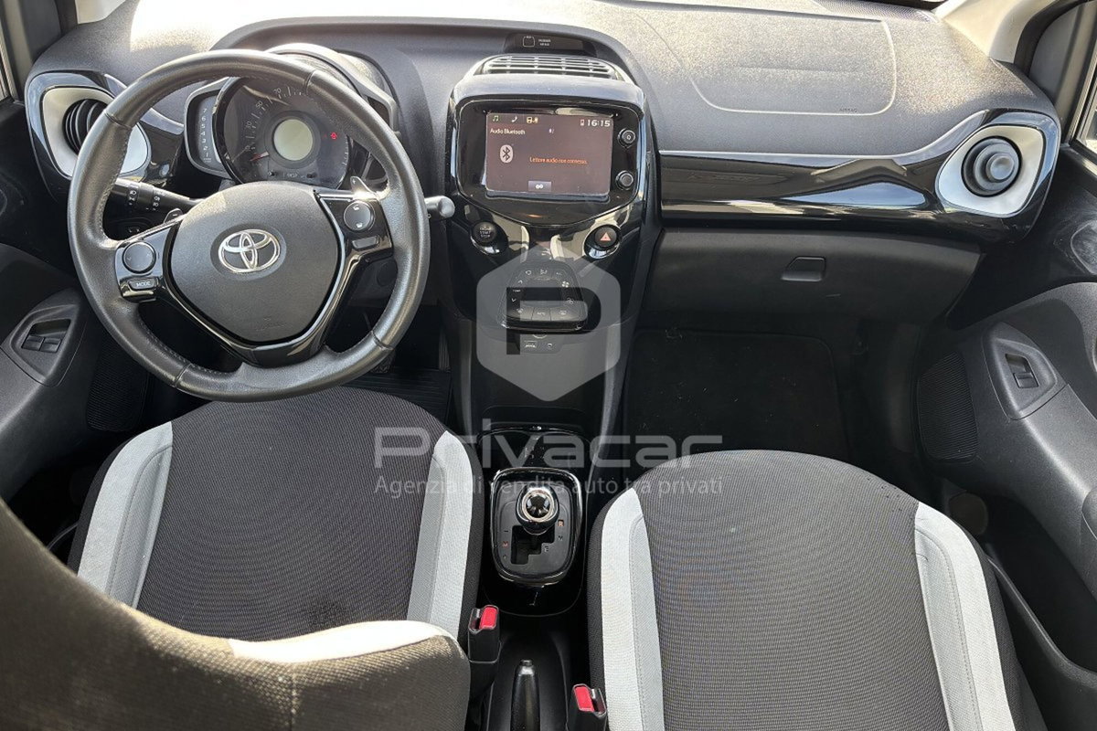 Toyota Aygo 1.0 VVT-i 69 CV 5 porte x-cool MMT (10)